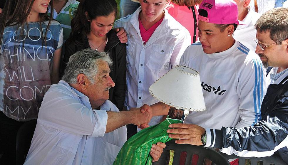 José Mujica cumplió con su tradición de Navidad y organizó una pintoresca comida en la residencia presidencial. (EFE)