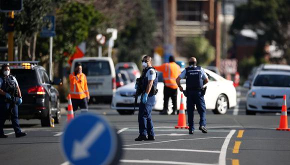 La policía responde a la escena de un ataque llevado a cabo por un hombre en un centro comercial en Auckland, Nueva Zelanda, el 3 de setiembre de 2021. (Stuff Limited/Ricky Wilson/REUTERS).