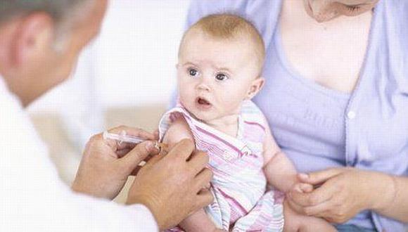 Los expertos recomiendan las vacunas durante la primera infancia. (Internet)