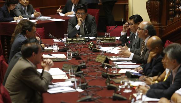 DESAFÍO. Los miembros de la Comisión de Fiscalización tienen una difícil, pero urgente labor. (Fidel Carrillo)
