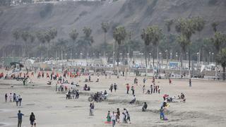 Reportan gran afluencia de personas en la playa Agua Dulce [FOTOS]