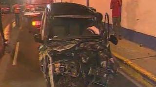 Vehículo quedó totalmente destrozado tras aparatoso accidente en Barranco [VIDEO]