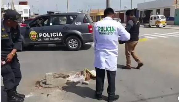 Trabajadores limpiaban un buzón de desagüe y encontraron un feto en Ilo. (Foto: Captura de video)