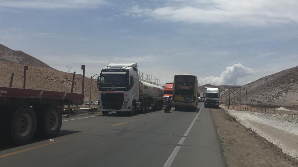 Se logra el desbloqueo parcial del kilómetro 48 de la Panamericana Sur. (Perú21)
