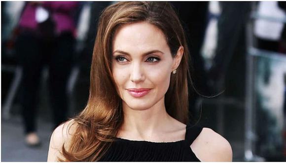 Angelina Jolie y su madre lucen muy parecidas en inéditas fotografías