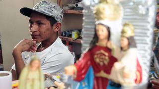 Ecuador: Restauradores de santos también embellecen a clientes de carne y hueso