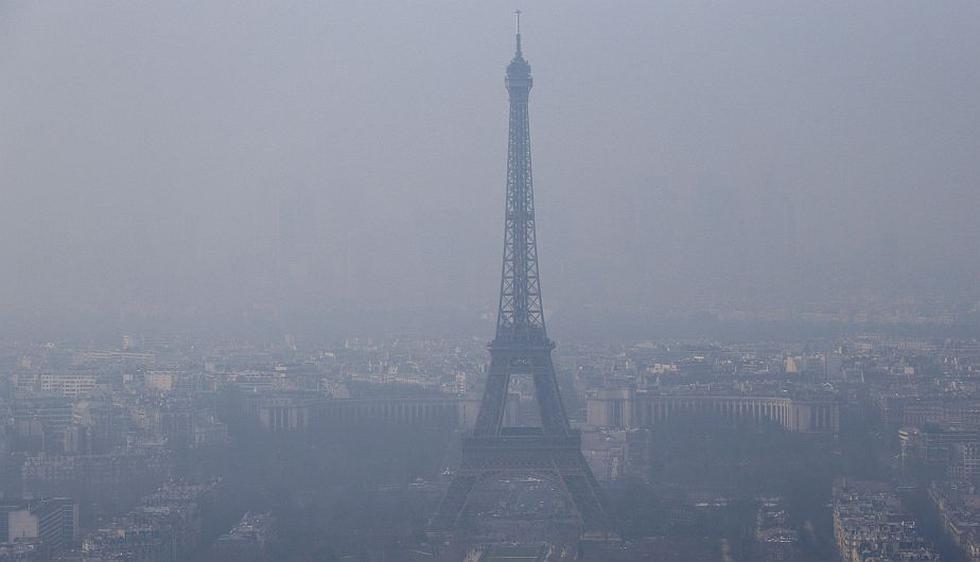 Así lucía la emblemática Torre Eiffel de París la semana pasada. (Reuters)