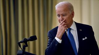 Joe Biden pide no “entrar en pánico” por ómicron mientras Europa endurece medidas