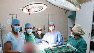 Cirujanos extirparon tumor de 4 kilos a mujer que tenía la apariencia de llevar un embarazo de 8 meses 