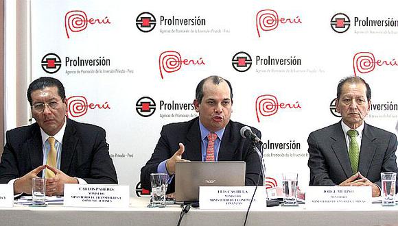 Castilla ofreció una conferencia junto a sus pares del MEM, Jorge Merino,  y del MTC, Carlos Paredes. (Andina)