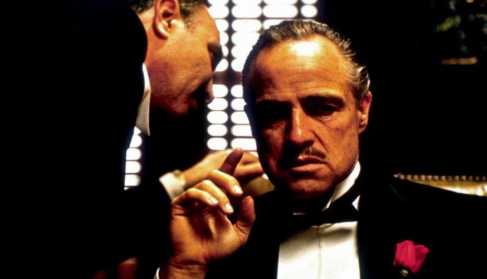 1. Vito Corleone. (El Padrino I, 1972). Era un mafioso, pero inculcó a sus hijos el valor de la familia. Él no quería que estos siguieran su camino.