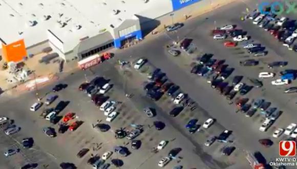 Tiroteo en un Walmart de Oklahoma dejó tres muertos. (Foto: Captura de video)