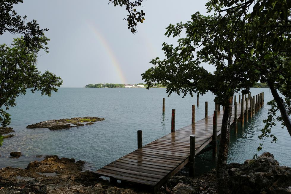 Un arcoiris apareció previo a la llegada del huracán Dorian en la isla Gran Bahama. (Foto: AP)
