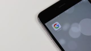 Google alista un modo más oscuro para su app de Android
