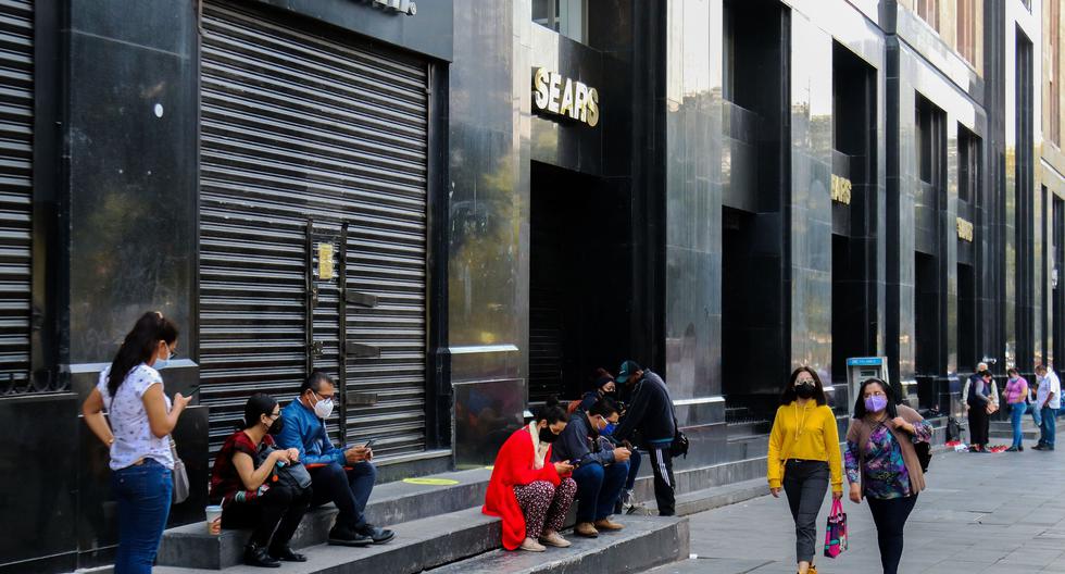 Fotografía del 23 de diciembre de 2020 donde se observan comercios cerrados debido al semáforo rojo por la pandemia de la covid-19,en Ciudad de México (México). (EFE/José Pazos).