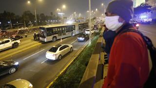 Bus del Metropolitano perdió el control y se salió de su carril en la Vía Expresa | FOTOS