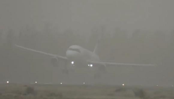 El avión no pudo aterrizar por los fuertes vientos en el aeropuerto de Neuquén. (Foto: Twitter)
