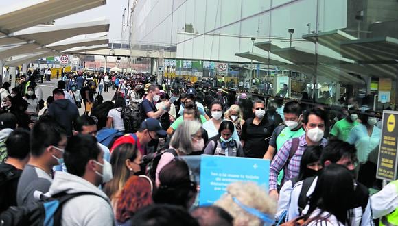 Caos. Huelga en aeropuertos arruinó turismo de Semana Santa. (Foto: Alessandro Currarino/ @photo.gec)