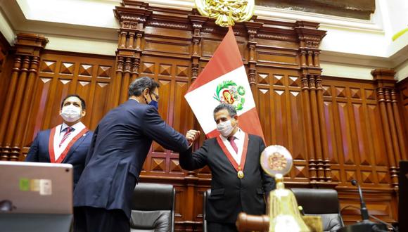 El mandatario decidió ir al Parlamento, junto a su abogado, para ejercer su defensa. (Foto: Presidencia de la República)