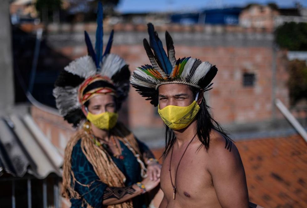 Ângohó Pataxó Hã-Hã-Hãe fue desplazada de sus tierras dos veces. Ahora, junto a sus parientes, vive una lucha física contra el nuevo coronavirus en una favela de la periferia de Belo Horizonte, en el sureste de Brasil. (AFP/DOUGLAS MAGNO).