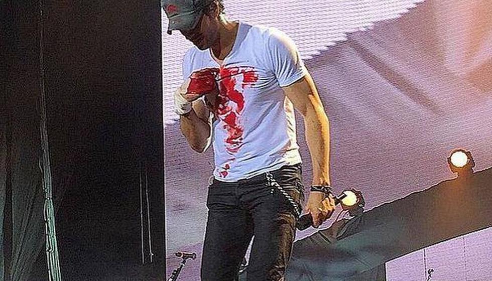 Enrique Iglesias se cortó los dedos con un dron en un concierto en México. (USI)