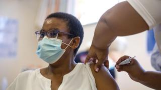 Solo el 3% de la población en África está vacunada contra el coronavirus, dice la OMS