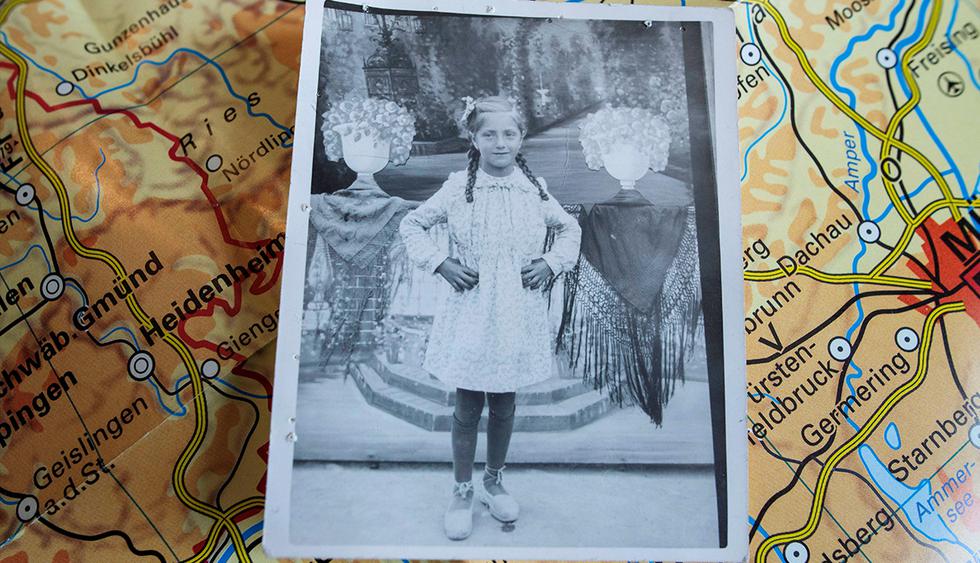 El padre de Paquita González fue internado en el campo nazi de Mauthausen, donde le quitaron una foto de su hija. Un investigador ha devuelto ahora esa misma foto a Paquita, que ahora tiene 83 años. (EFE)
