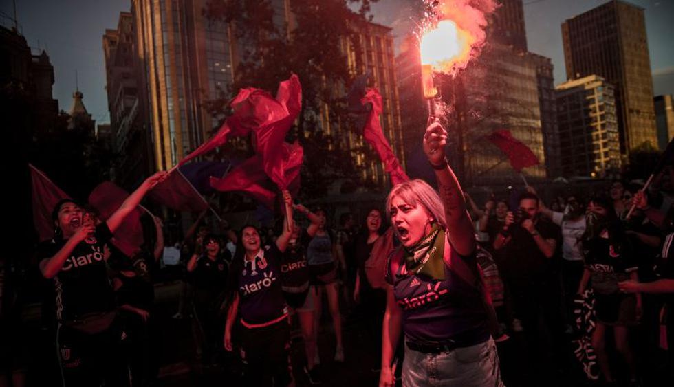 Al menos 15 mil mujeres marcharon contra la violencia machista en Chile | Foto: AFP