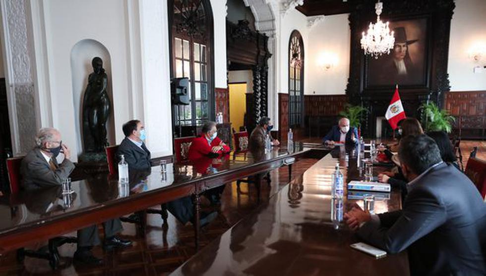 En su cuarto día como primer ministro, Cateriano se reúne esta mañana con representantes de Acción Popular. (Foto: PCM)