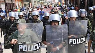 Bolivia: Policía arresta a decenas de personas en sede electoral opositora