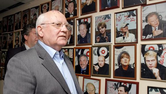 Luego del mala información, el representante de Gorbachov explicó que el expresidente había "pasado la tarde del jueves trabajando y se sentía bien". (Foto: EFE)