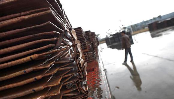 Los inventarios de cobre disponibles al mercado en almacenes registrados en la Bolsa de Metales de Londres subieron a 145,400 toneladas. (Foto: Reuters)