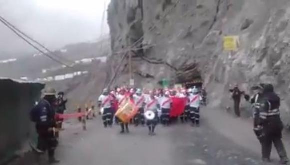 Perú vs. Nueva Zelanda: Así alientan los mineros de la ciudad más alta del mundo. (Facebook)