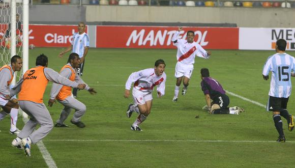 El partido por Eliminatorias jugado el 10 de setiembre del 2008 ha quedado en el recuerdo de la afición peruana por gol convertido por Johan Fano a los 90 minutos de juego luego de una espectacular subida por la banda de izquierda de Juan Vargas. Este gol conseguido en el inicio de los minutos de descuento permitió igualar el marcador que había sido abierto a los 82 minutos por Esteban Cambiasso, culminando el partido 1-1 (Foto GEC Archivo).