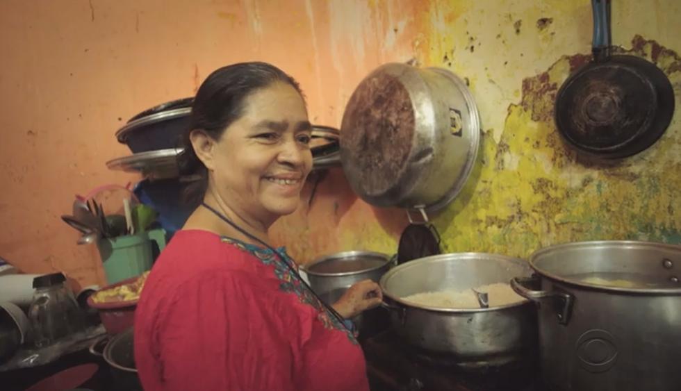 Concepción González, conocida como&nbsp;'Mamá África', dirige una cocina y un albergue en el centro de Tapachula, México, donde recibe a decenas de migrantes que buscan cruzar a Estados Unidos. (CBS)