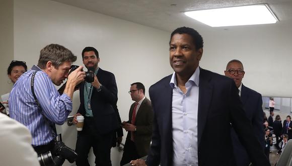 Denzel Washington  mostró que tiene carácter y así reaccionó con fanático que le pidió una fotografía en los Globos de Oro. (Foto: AFP)