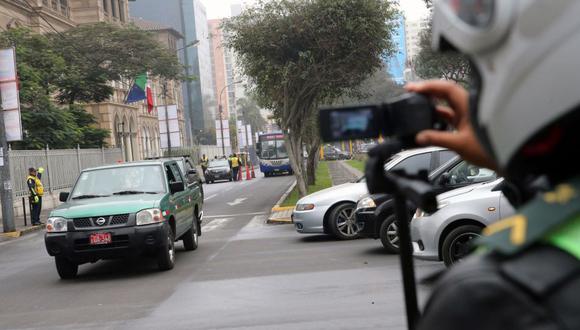 El plan Pico y placa es una medida de restricción obligatoria en el área urbana dirigida a vehículos privados en horarios 'pico'. (Foto: Andina)