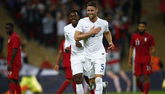 Inglaterra aprovecha los errores defensivos de Perú. (Reuters)