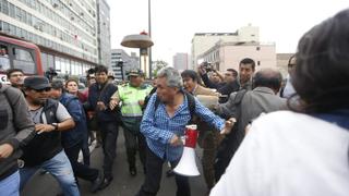Simpatizantes de Alan García se enfrentaron con detractores frente a Fiscalía [FOTOS Y VIDEO]