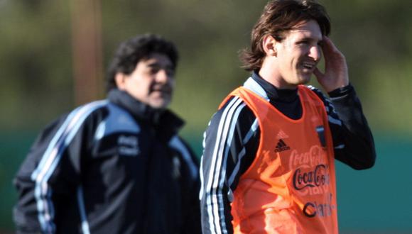 Diego Maradona defiende a Lionel Messi (EFE)