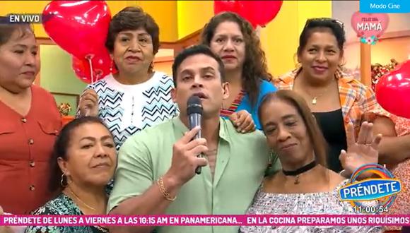 Christian Domínguez casi llora al saludar a las madres de sus hijos.