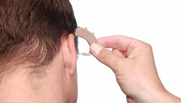 Experto alerta que están proliferando aparatos de dudosa procedencia y que se venden libremente con la promesa de recuperar la audición