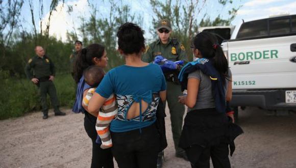 19 ciudadanos retenidos por Inmigración resultaron contagiados por COVID-19. (Referencial/ AFP)