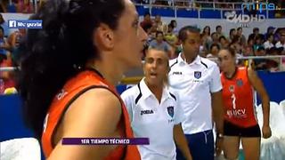 Natalia Málaga se enfrentó ‘boca a boca’ con jugadora durante partido de vóley [Video]