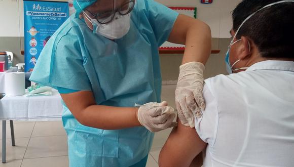Los adultos mayores fueron incluidos en la primera etapa de vacunación contra el COVID-19 (Foto: Andina)