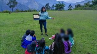 Huancavelica: Joven difunde el quechua a través de charlas de orientación vocacional