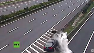 Conductor sufre brutal accidente tras quedarse dormido al volante en autopista de China