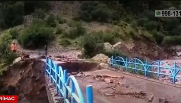 Pareja falleció al caer de puente colapsado por huaico (Captura: América TV)