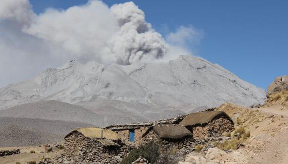 Volcán Ubinas registró explosión y emisión de ceniza que afectó a 7 pueblos. (USI)