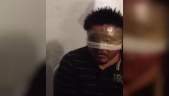 En el video en cuestión aparece un sujeto maniatado, con los ojos cubiertos con cinta adhesiva, mientras es golpeado por presuntos policías federales. (Foto: AFP)